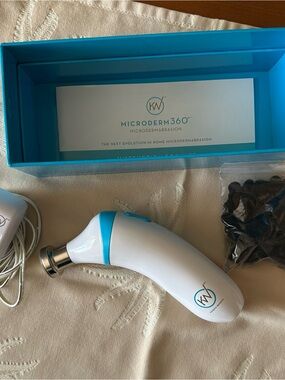 Kelley West Microderm360 Microdermabrasion Device in White & Turquoise